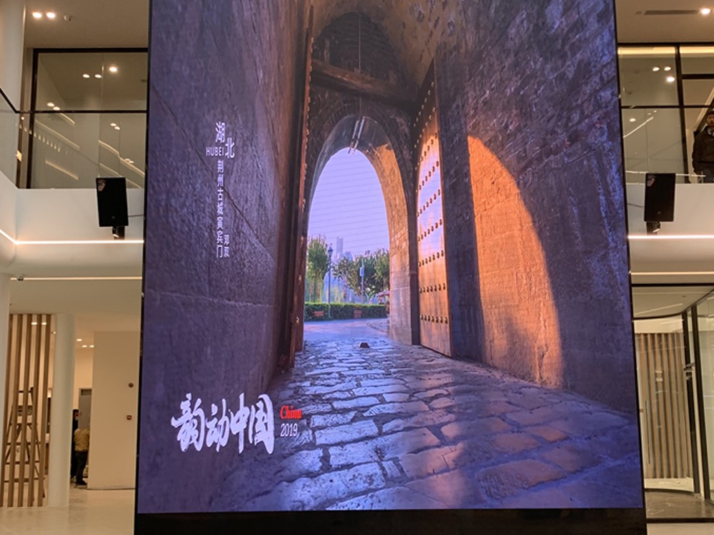 新都宝马4s  P2室内全彩表贴   90㎡