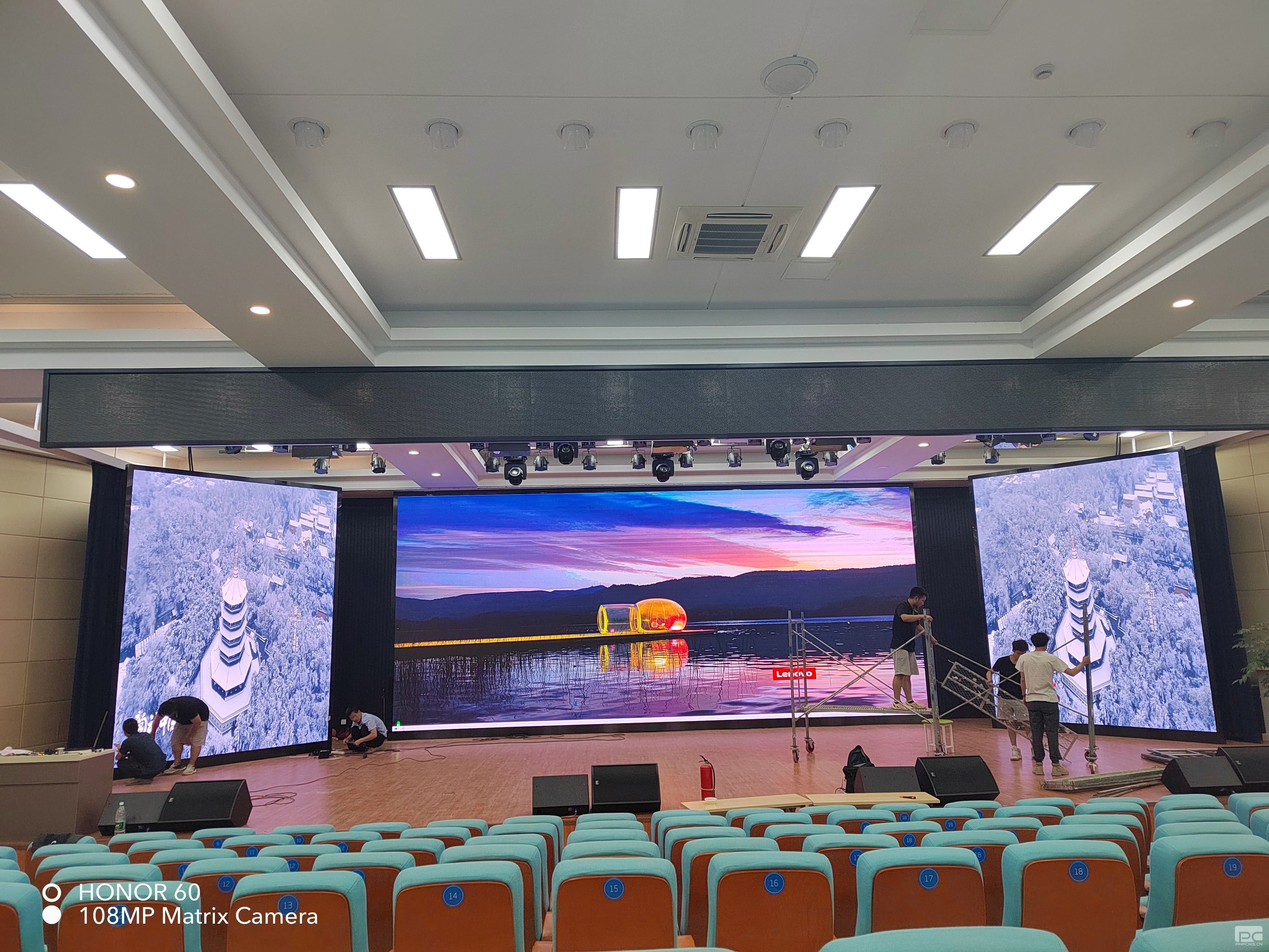 成都某小学   室内P2.5     70㎡